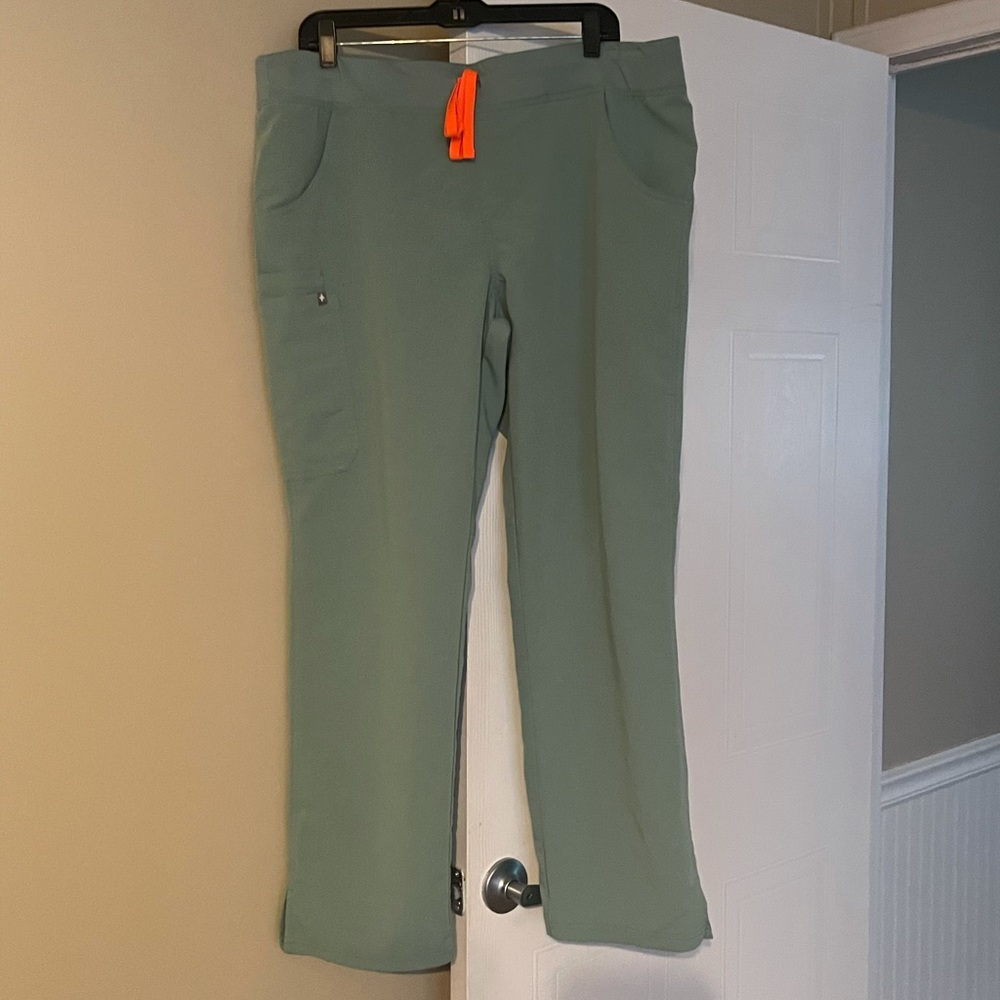 Figs Kade Cargo scrub pants